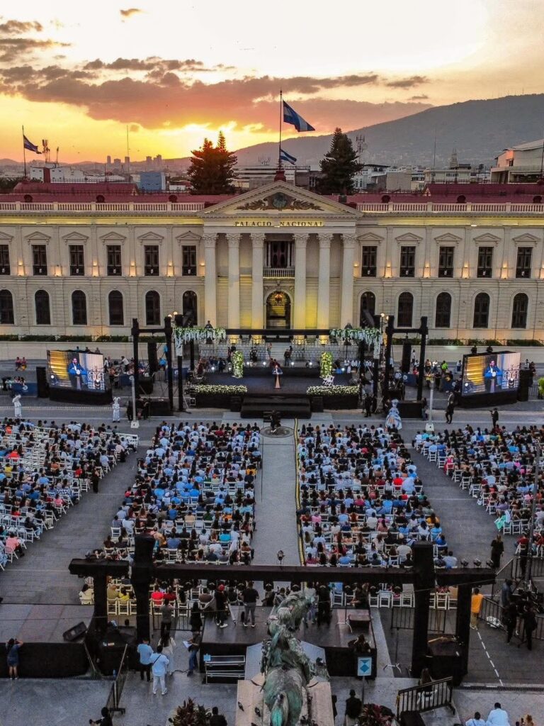 El alcalde de San Salvador Centro realiza histórica boda colectiva 656209636 122105961765283477 8153960052226220091 n