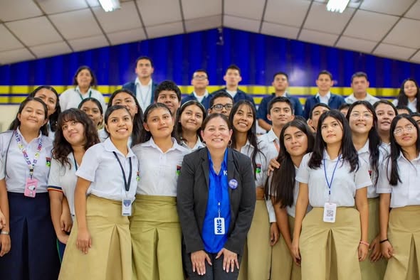 Ingeniera salvadoreña de la NASA inspira a estudiantes durante gira educativa en La Paz 677075943 122109936231283477 799821455991223391 n