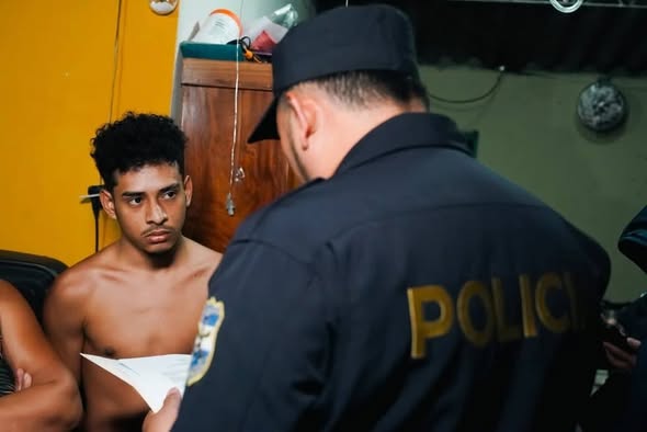 Capturan a presuntos estafadores que ofrecían alquileres falsos en San Salvador Cortesía FGR