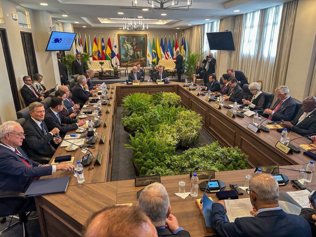 Integración regional y seguridad marcan la intervención de Félix Ulloa en cumbre de Panamá 730196921 2102664343952414 5355520540304346795 n