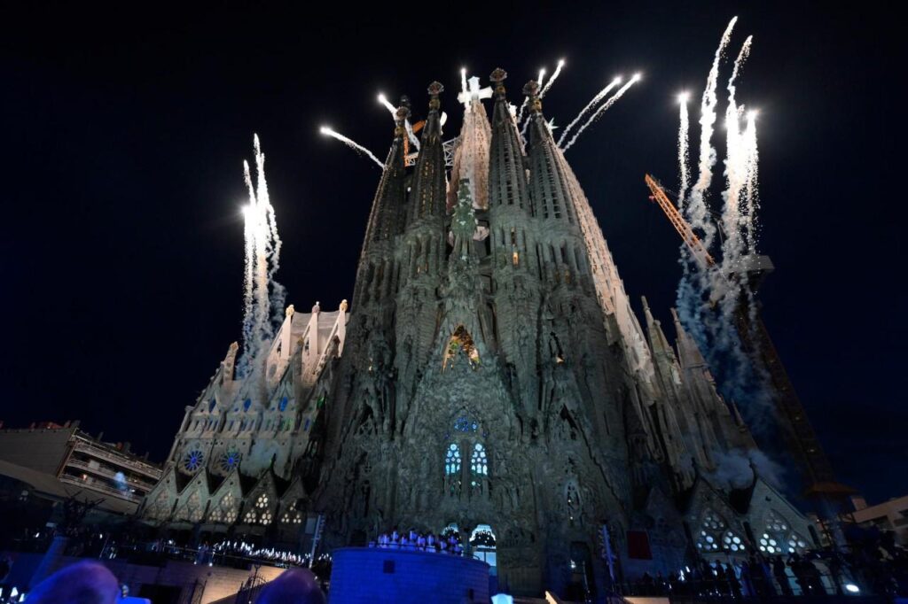 Papa León XIV bendice la nueva torre de Jesucristo en la Sagrada Familia de Barcelona hkeuoexxgaezdad