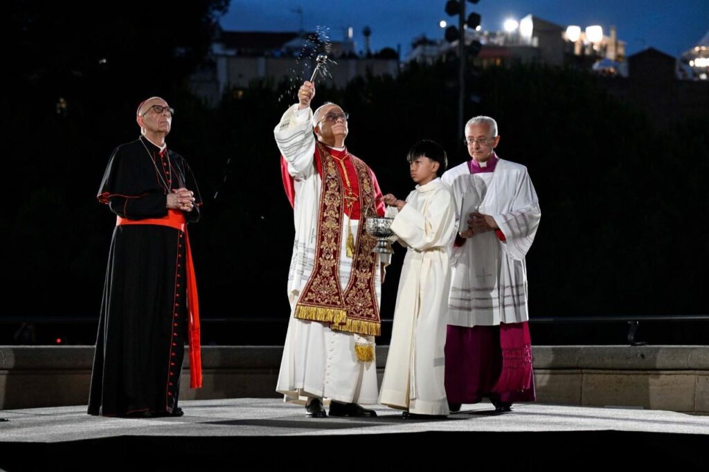 Papa León XIV bendice la nueva torre de Jesucristo en la Sagrada Familia de Barcelona hkeuqnvwsaaxgvb