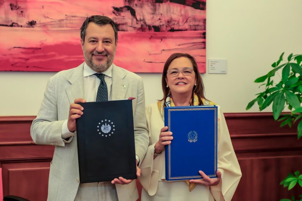 Firman acuerdo que permitirá homologar licencias de conducir entre Italia y El Salvador WhatsApp Image 2026 06 19 At 9.02.01 AM 1 E1781971424702 1024x684