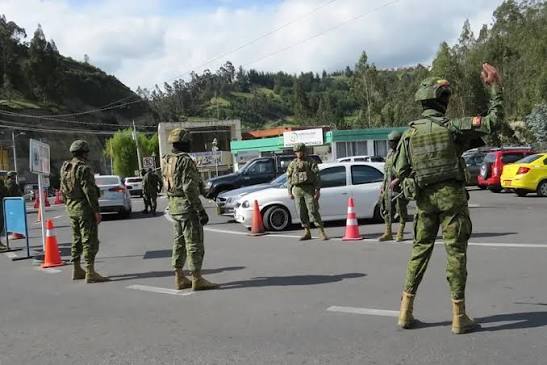 Ecuador autoriza ingreso de militares extranjeros para combatir al crimen organizado Esrt
