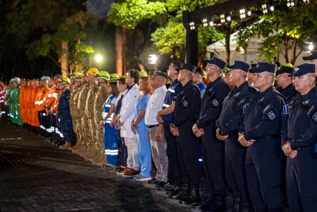 Cuando el uniforme cruzó fronteras: el homenaje a quienes llevaron esperanza de El Salvador a Venezuela hoccbz1w0aanxlq
