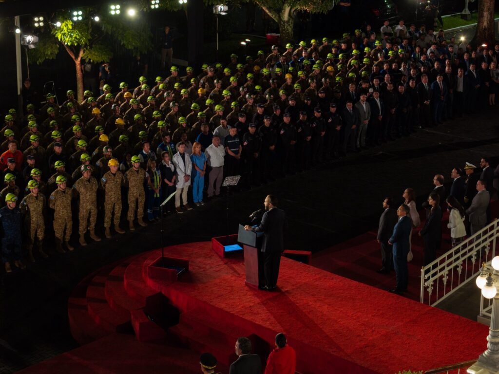 Cuando el uniforme cruzó fronteras: el homenaje a quienes llevaron esperanza de El Salvador a Venezuela hoccwcswcaazxry
