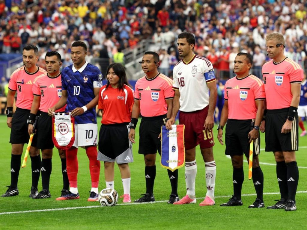 Iván Bartón y David Morán destacan en el Mundial 2026 tras integrar el equipo arbitral de una semifinal barton mundial semifinal 1024x768