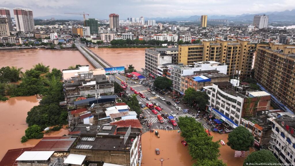 Tifón Narra obliga a trasladar a más de 54 mil personas en China 78480550 605 1024x576
