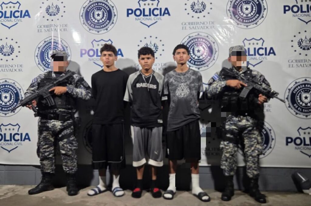 Los tres sujetos serán remitidos por agrupaciones ilícitas. Foto: cortesía.