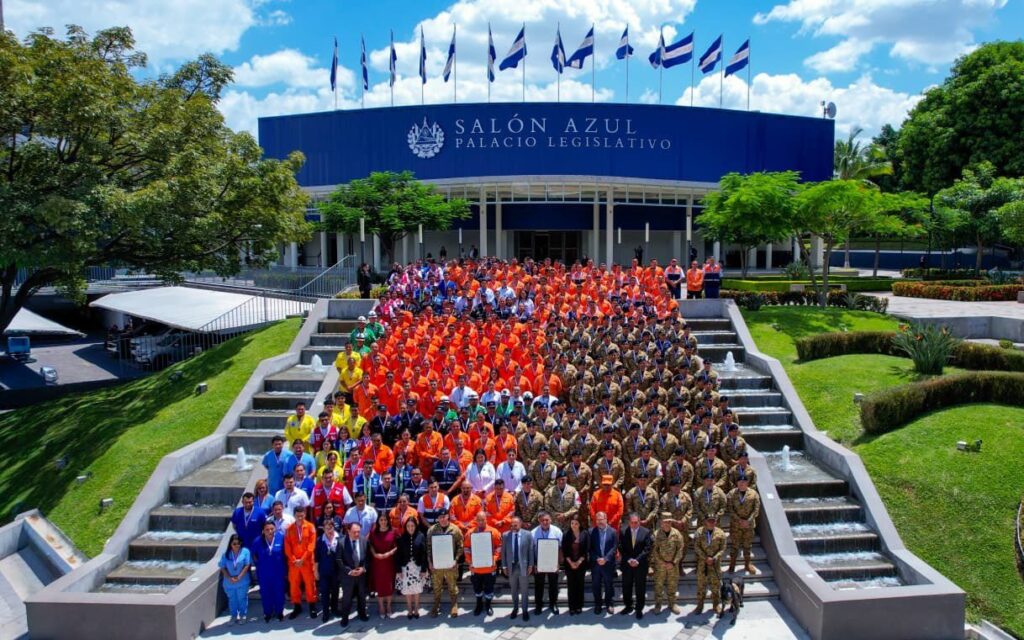 Asamblea reconoce a rescatistas salvadoreños por su labor humanitaria tras emergencias en Venezuela reconocimiento