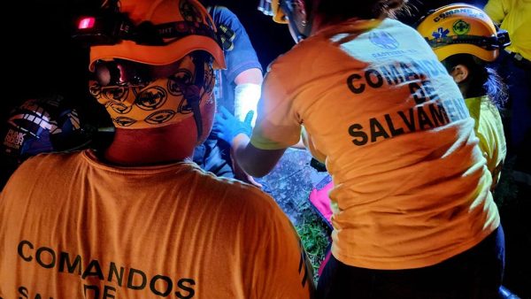 Cerca de 30 personas resultan quemadas tras descontrolarse quema de pólvora en Chinameca Incidente en fiestas patronales de Chinameca, en San Miguel Oeste. Imagen de cortesía.