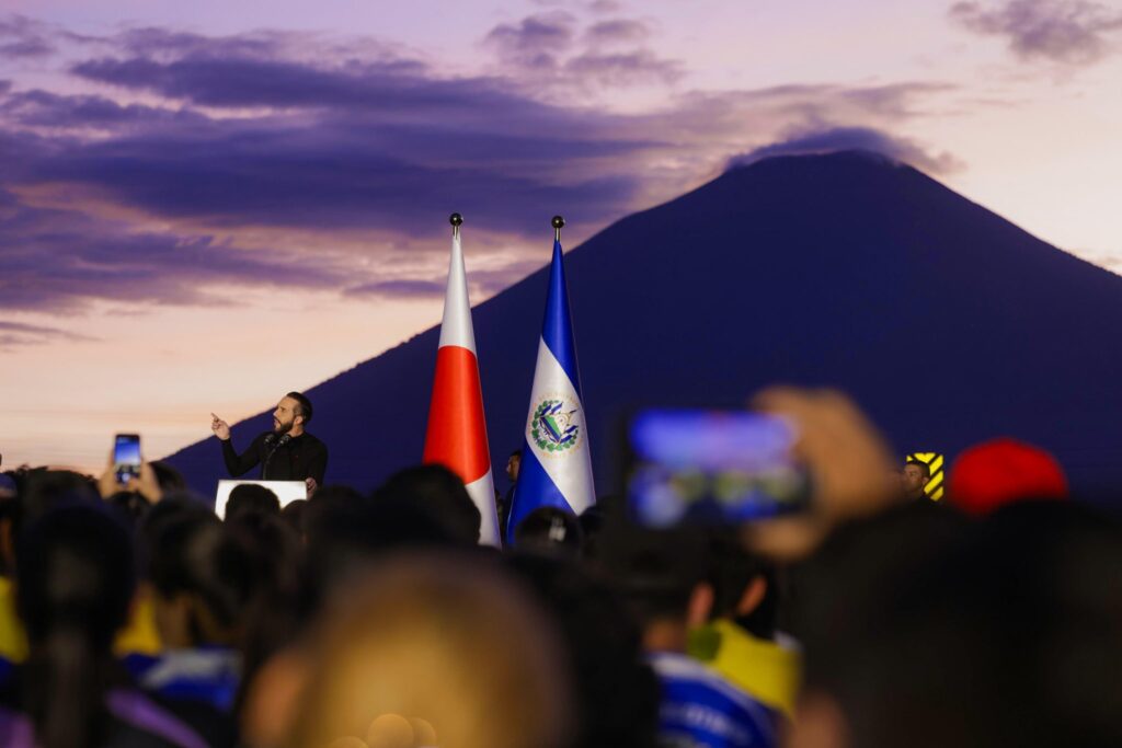 Académicos señalan fortaleza de Bukele ante una oposición con escaso respaldo ciudadano bukele nota