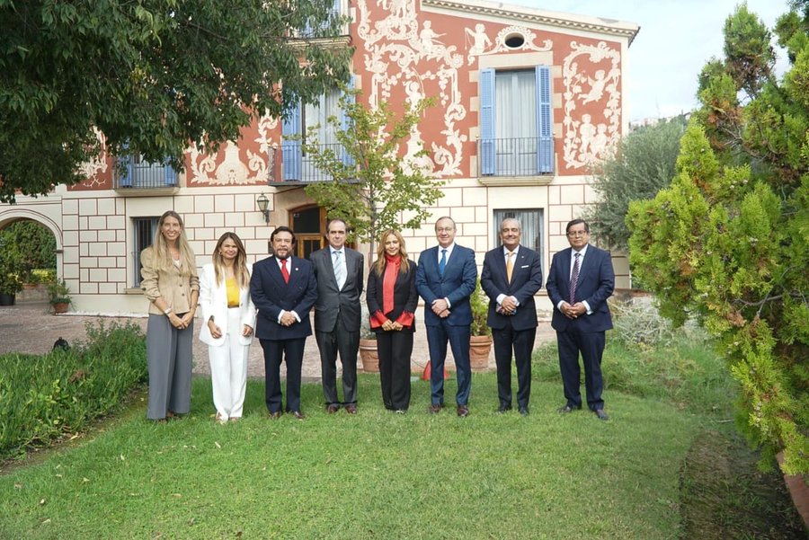 Vicepresidente Ulloa lleva a Cataluña temas de economía, educación e inteligencia artificial htvzlc5xkaaxioe