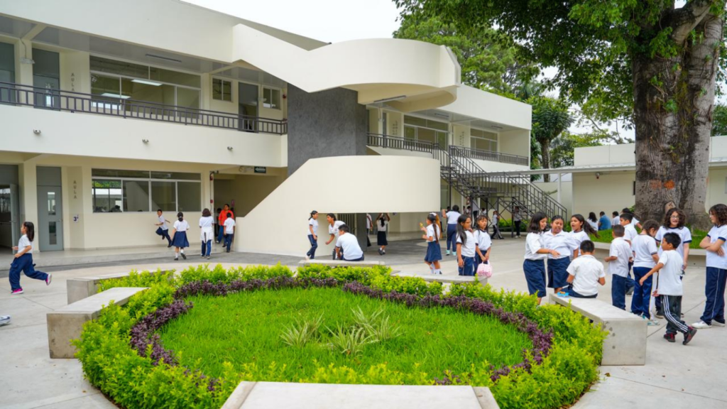 Centros educativos salvadoreños destacan en PISA for Schools por superar el promedio internacional nota de escuelas evaluación pisa